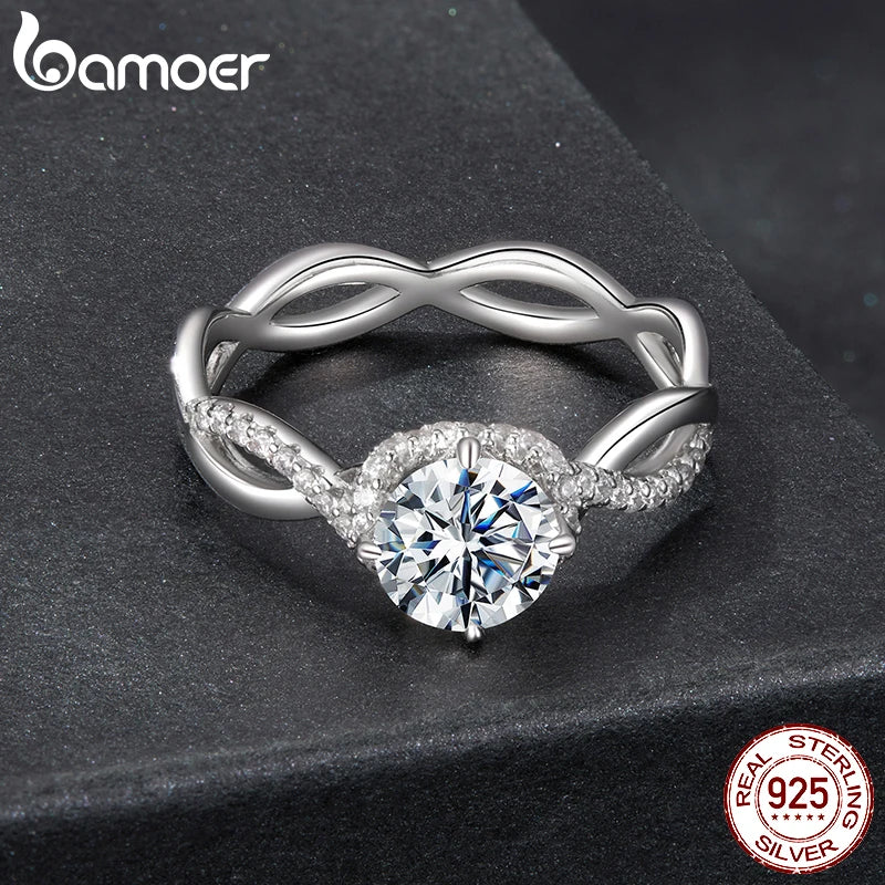 BAMOER 1CT Moissanite Twisted Ring Retro Lace Statement Band Ring Round Cut for Women Engagement Jewelry Eternal Elegance Gift